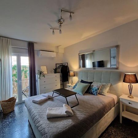 Chic Apt Near Acropolis - Avdi Square Афіни Екстер'єр фото