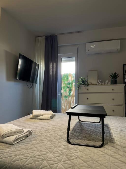 Chic Apt Near Acropolis - Avdi Square Афіни Екстер'єр фото