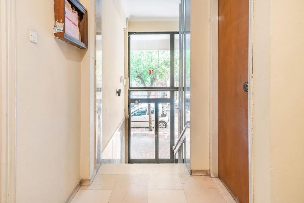 Chic Apt Near Acropolis - Avdi Square Афіни Екстер'єр фото