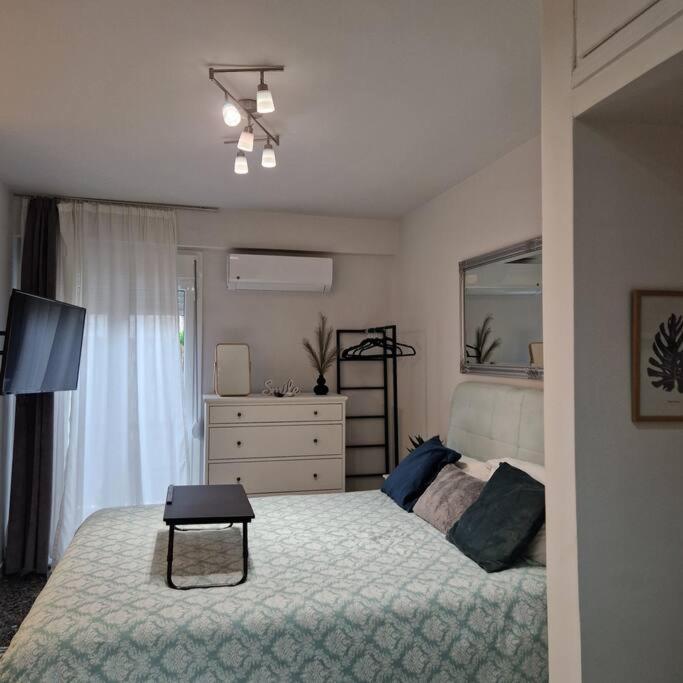 Chic Apt Near Acropolis - Avdi Square Афіни Екстер'єр фото